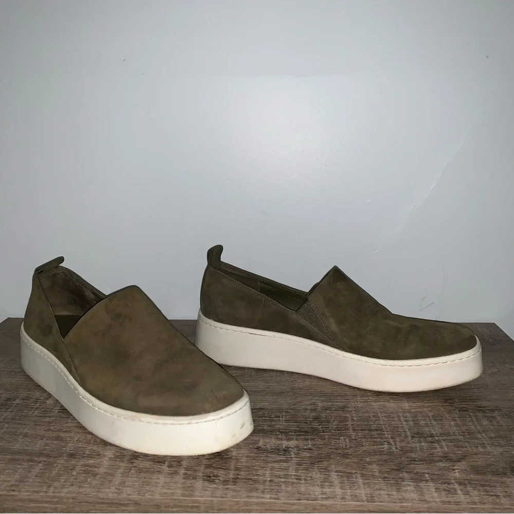 Womens 7 VINCE SAXTON Olive Green Suede Leather Rubber Platform Slip On Sneakers